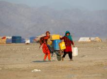 Afghan refugee girls carry drinking water in containers at a refugee camp on the outskirts of Jalalabad, Afghanistan, February 12, 2017. PHOTO BY REUTERS/Parwiz