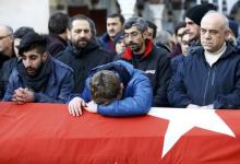 Relatives react at the funeral of Ayhan Arik, a victim of an attack by a gunman at Reina nightclub, in Istanbul, Turkey, January 1, 2017. PHOTO BY REUTERS/Osman Orsal