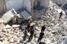 Residents look for survivors amidst the rubble after an airstrike on the rebel-held Old Aleppo, Syria, April 16, 2016. PHOTO BY REUTERS/Abdalrhman Ismail