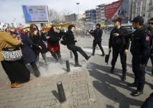 Turkish riot police use rubber pellets to disperse demonstrators during a protest ahead of the International Women's Day, in Istanbul, Turkey, March 6, 2016. PHOTO BY REUTERS/ Osman Orsal