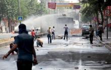 Riot police use water cannon to disperse stone throwing protesters in the Kurdish dominated southeastern city of Diyarbakir, Turkey, September 13, 2015. PHOTO BY REUTERS/Sertac Kayar