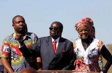 Zimbabwe's President Robert Mugabe and his wife Grace greet supporters of his ZANU (PF) party during the "One Million Man March", a show of support of Mugabe's rule in Harare, Zimbabwe, May 25, 2016. PHOTO BY REUTERS/Philimon Bulawayo
