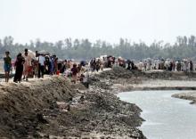 Newly arrived Rohingya refugees make their way to a camp in Cox's Bazar, Bangladesh, October 2, 2017. PHOTO BY REUTERS/Cathal McNaughton