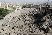 A man walks on the rubble of houses destroyed by Saudi-led air strikes in Yemen's central city of Taiz, August 21, 2015. PHOTO BY REUTERS/Stringer