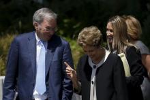 Google Executive Chairman Eric Schmidt (L) converses with Brazil President Dilma Rousseff during her visit at Google headquarters in Mountain View, California, July 1, 2015. PHOTO BY REUTERS/Stephen Lam