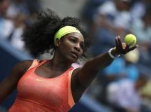 Serena Williams of the U.S. serves to Roberta Vinci of Italy during their women's singles semi-final match at the U.S. Open Championships tennis tournament in New York, September 11, 2015. PHOTO BY REUTERS/Mike Segar