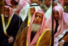 Sheikh Abdul Aziz Al-Asheikh, the Kingdom's grand mufti, prays during the funeral of the Saudi woman and her daughter who were killed in Chad, at the Grand Mosque in Riyadh, February 6, 2008. PHOTO BY REUTERS/Ali Jarekji
