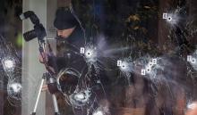 Investigative personnel work at the scene of a cafe shooting in Oesterbro, in Copenhagen, February 15, 2015. PHOTO BY REUTERS/Hannibal Hanschke