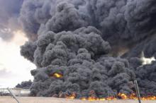 Smoke rises from a fire from an oil tank at the port of Ras Lanuf, Libya, January 22, 2016. PHOTO BY REUTERS/Stringer