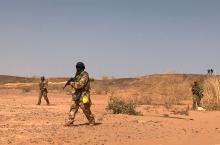 Nigerien special forces troops debrief with their Canadian trainers after drills at the Flintlock exercises in Ouallam, Niger, April 18, 2018. PHOTO BY REUTERS/Aaron Ross