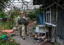 Ukrainian servicemen are seen at their positions on the front line near Avdeyevka, Ukraine, August 10, 2016. PHOTO BY REUTERS/Gleb Garanich