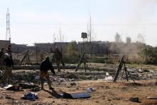 Iraqi rapid response forces fire mortar shells towards Islamic State positions in Wahda district of eastern Mosul, Iraq, January 6, 2017. PHOTO BY REUTERS/Alaa Al-Marjani