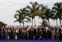 Venezuela's President Nicolas Maduro (centre R), Iranian President Hassan Rouhani (centre L) and other presidents, leaders and head of delegations pose for a family photo during the 17th Non-Aligned Summit in Porlamar, Venezuela, September 17, 2016. PHOTO BY REUTERS/Marco Bello