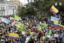 Supporters of Ecuador's President Rafael Correa gather outside the presidential palace as protesters were marching against Correa's government in Quito, Ecuador, July 2, 2015. PHOTO BY REUTERS/Guillermo Granja