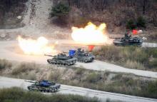 South Korean Army K1A1 and U.S. Army M1A2 tanks fire live rounds during a U.S.-South Korea joint live-fire military exercise, at a training field, near the demilitarized zone, separating the two Koreas in Pocheon, South Korea, April 21, 2017. PHOTO BY REUTERS/Kim Hong-Ji