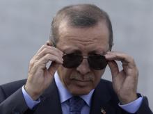 Turkey's President Recep Tayyip Erdogan adjusts his sunglasses before a wreath-laying ceremony at the Jose Marti monument in Havana, February 11, 2015. PHOTO BY REUTERS/Enrique De La Osa