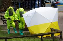 The forensic tent, covering the bench where Sergei Skripal and his daughter Yulia were found, is repositioned by officials in protective suits in the center of Salisbury, Britain. PHOTO BY REUTERS/Peter Nicholls
