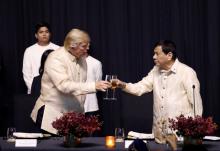U.S. President Donald Trump toasts with Philippines President Rodrigo Duterte during the gala dinner marking ASEAN's 50th anniversary in Manila, Philippines, November 12, 2017. PHOTO BY REUTERS/Jonathan Ernst