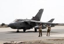 Servicemen stand near a British Tornado jet preparing to takeoff at the RAF Akrotiri in Cyprus, September 27, 2014. PHOTO BY REUTERS/Stringer
