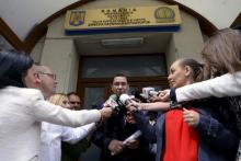 Romanian Prime Minister Victor Ponta addressess to media as he leaves the anti-corruption agency, locally known as the DNA, in Bucharest, Romania, June 5, 2015. PHOTO BY REUTERS/Octav Ganea/Mediafax