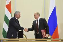 Russian President Vladimir Putin (R) shakes hands with Abkhazia's President Raul Khadzhimba during a signing ceremony at the Bocharov Ruchei state residence in Sochi, November 24, 2014. PHOTO BY REUTERS/Alexei Druzhinin