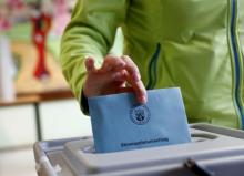 A woman casts her vote during regional elections at a polling station in Bad Kreuznach, in the German federal state of Rhineland-Palatinate, March 13, 2016. PHOTO BY REUTERS/Kai Pfaffenbach