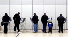 Voters cast their ballots at Legend Elementary School during the U.S. presidential election in Newark, Ohio, November 6, 2012. PHOTO BY REUTERS/Matt Sullivan