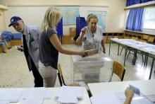 People vote in a general election at a polling station in Athens, Greece, September 20, 2015. PHOTO BY REUTERS/Michalis Karagiannis