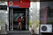 A North Korean waitress cleans the floor of a North Korean restaurant in Dandong, Liaoning province, China, September 12, 2016. PHOTO BY REUTERS/Thomas Peter