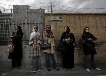 Iranian women wait in line outside a polling station during the Iranian presidential election in Tehran, June 12, 2009. REUTERS/Ahmed Jadallah