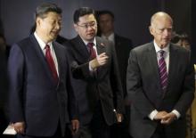 Chinese President Xi Jinping (L) and California Governor Jerry Brown (R) stand near each other before a forum for U.S. and Chinese governors on the first day of Xi's trip to Seattle, Washington, September 22, 2015. PHOTO BY REUTERS/Bettina Hansen