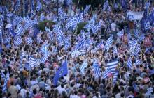 'Yes' supporters wave Greek flags during a pro-Euro rally next to the Panathenean stadium in Athens, Greece, July 3, 2015. PHOTO BY REUTERS/Marko Djurica