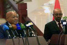 Sudan's President Omar al-Bashir (R) and his South African counterpart Jacob Zuma address a joint news conference at the Palace in Khartoum February 1, 2015. PHOTO BY REUTERS/ Mohamed Nureldin Abdallah